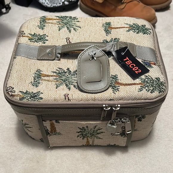 Embroidered Cosmetic bag - Picture 2 of 12